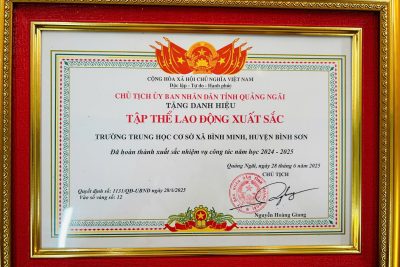 Chủ tịch UBND tỉnh Quảng Ngãi tặng danh hiệu “tập thể lao động xuất sắc” năm học 2024-2025