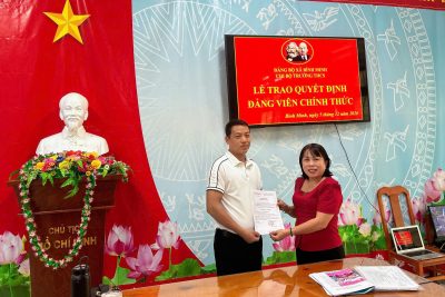 Lễ trao quyết định Đảng viên chính thức